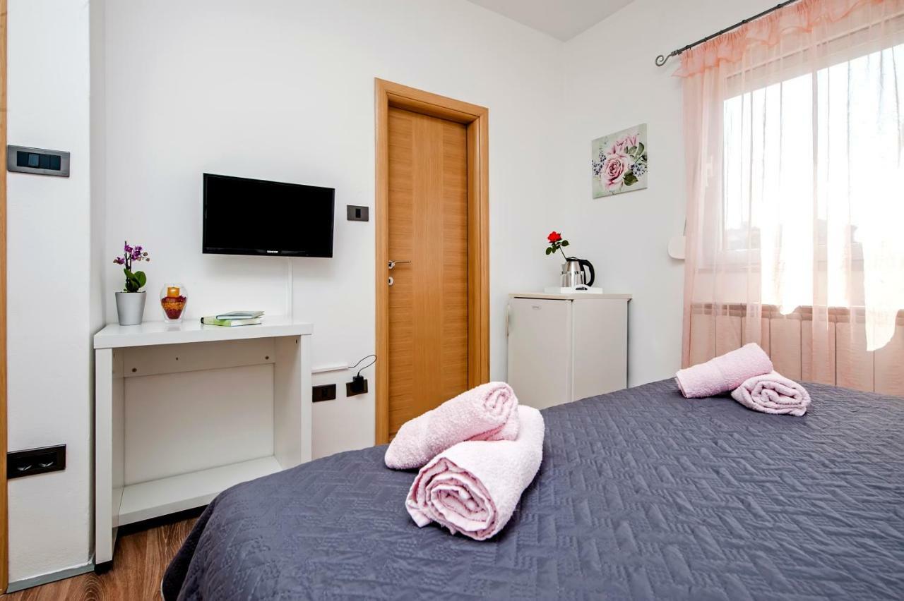 Rooms Mariana Ρόβινι Εξωτερικό φωτογραφία