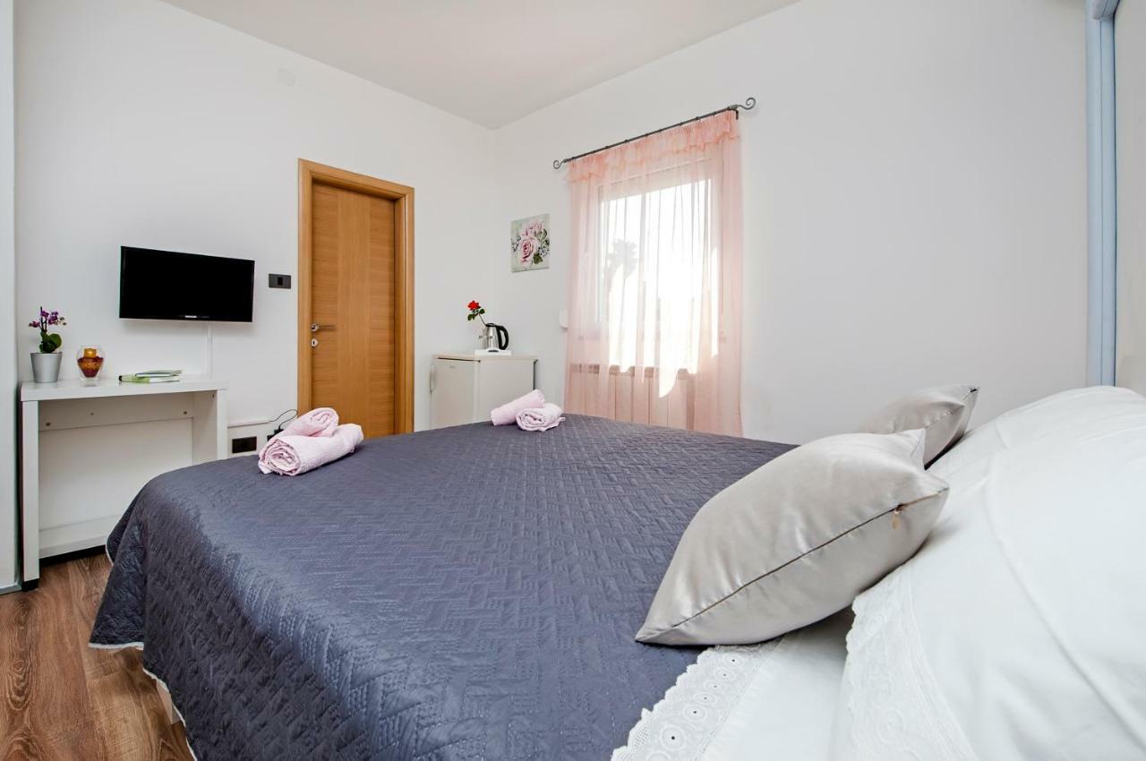 Rooms Mariana Ρόβινι Εξωτερικό φωτογραφία